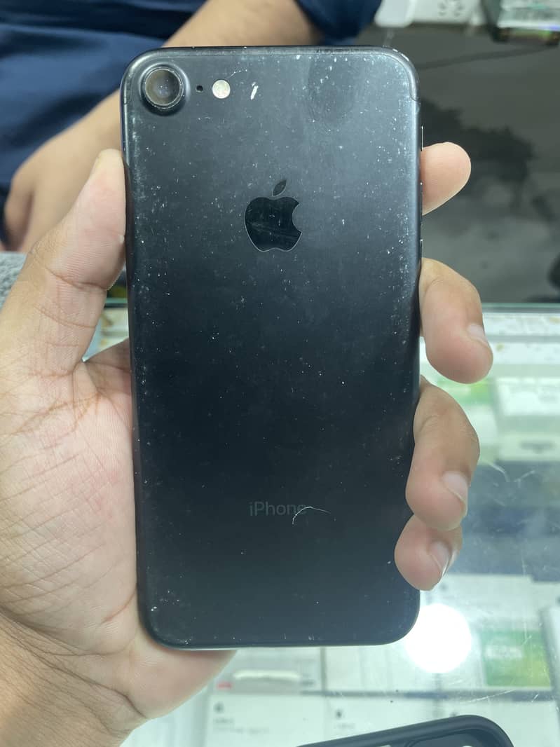 Apple iPhone 7 2
