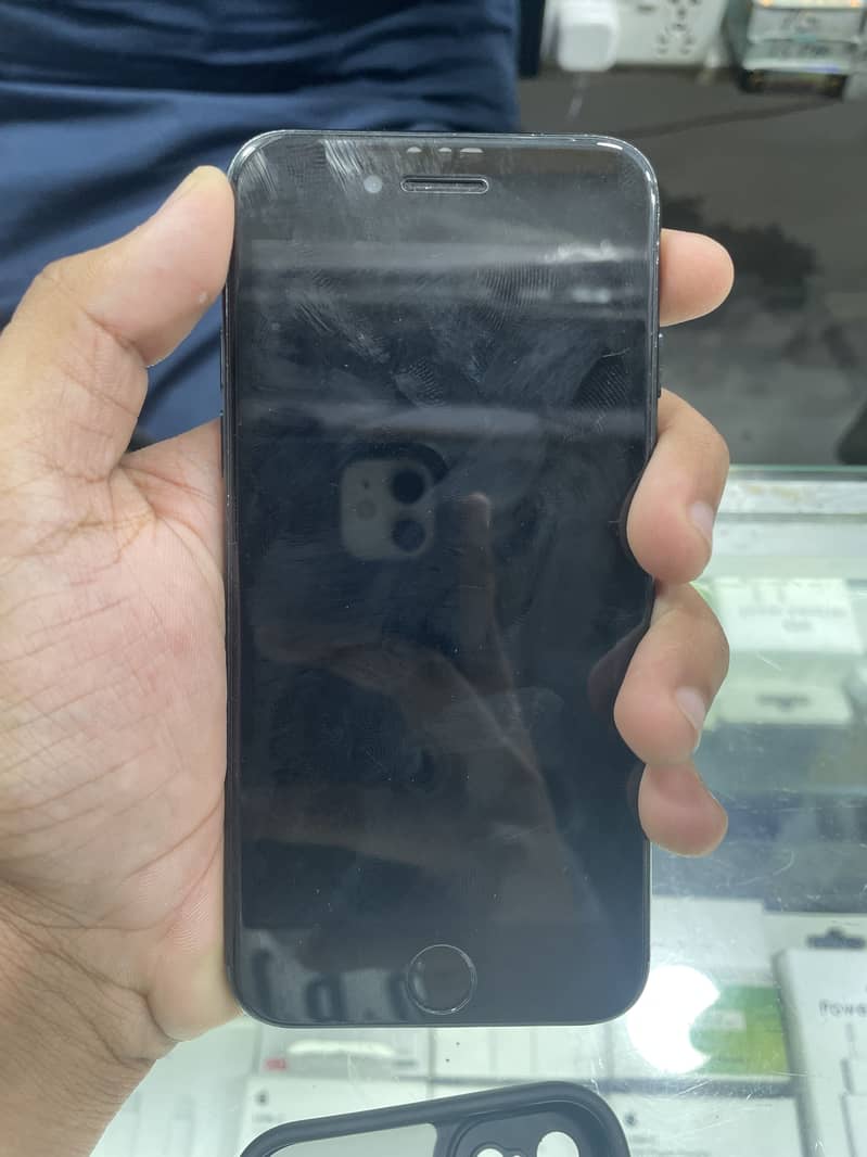 Apple iPhone 7 3