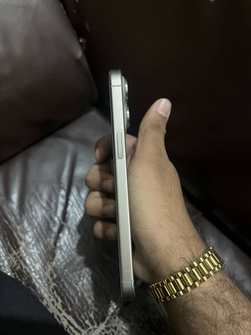 Apple iPhone 15 Pro Max 3