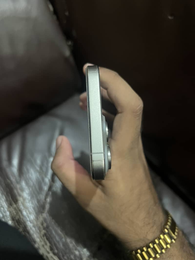 Apple iPhone 15 Pro Max 5