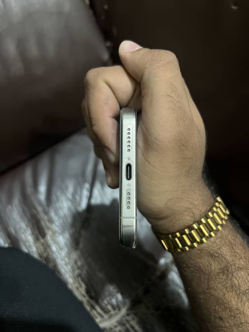 Apple iPhone 15 Pro Max 6