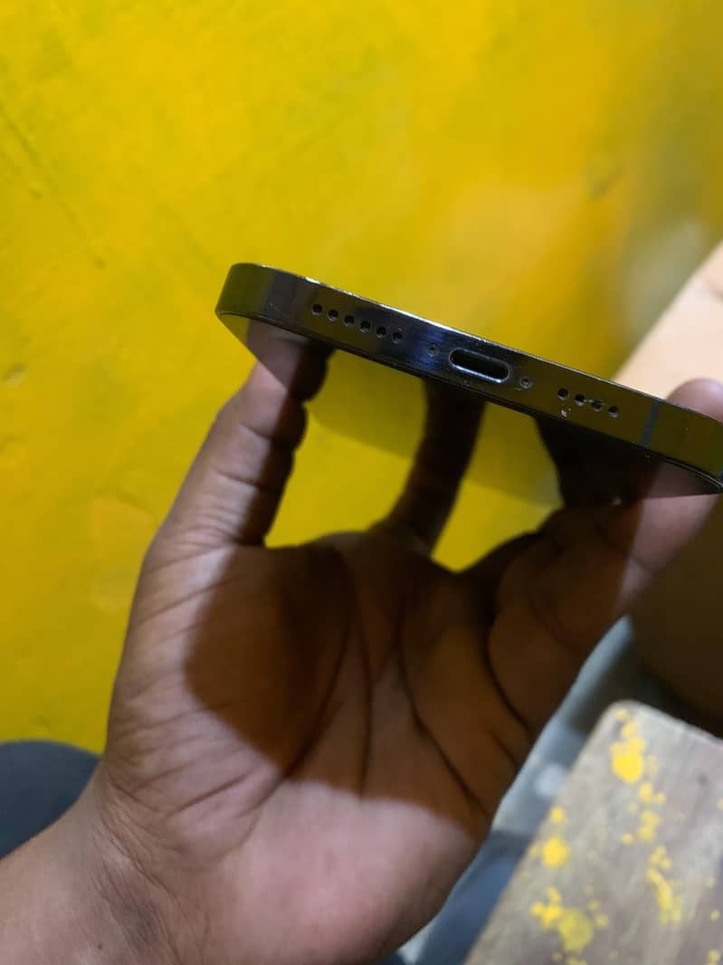 Apple iPhone 12 Pro Max 4