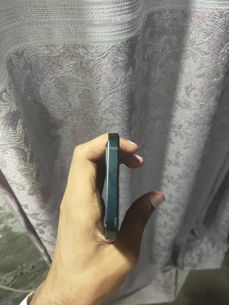 Apple iPhone 12 2
