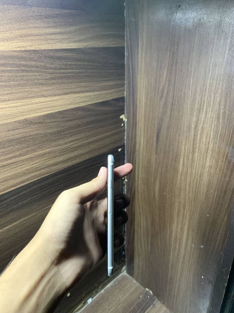 Apple iPhone SE 6
