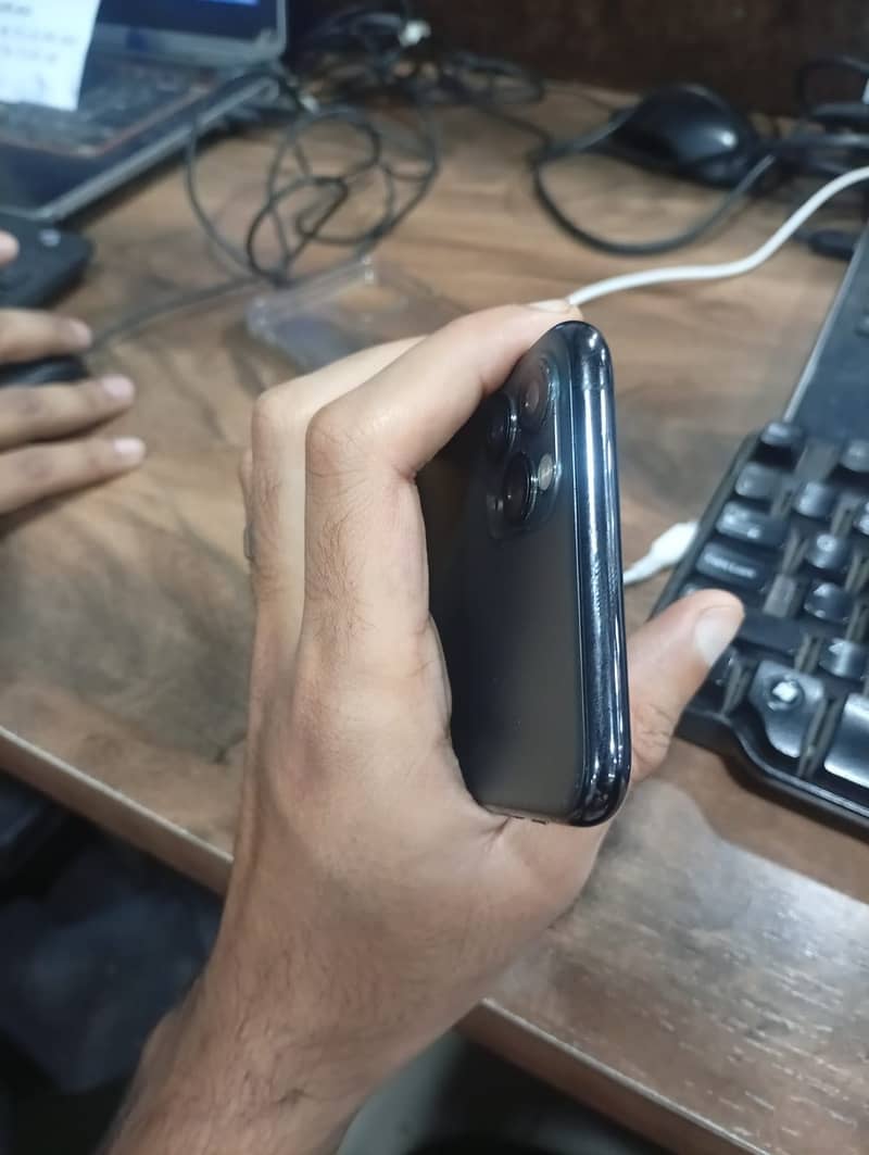 Apple iPhone 11 Pro Max jv 0