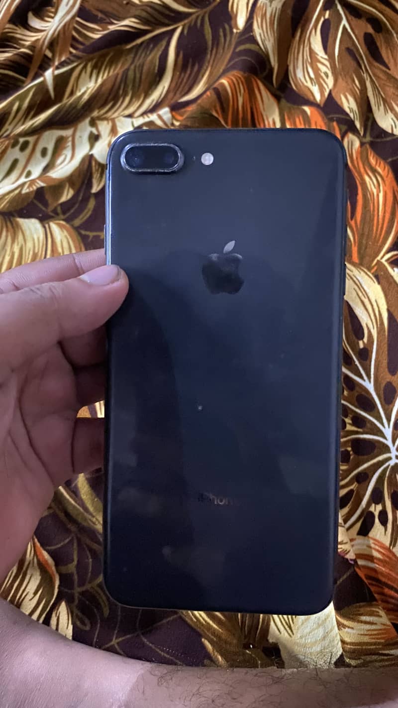 Apple iPhone 8 Plus 1