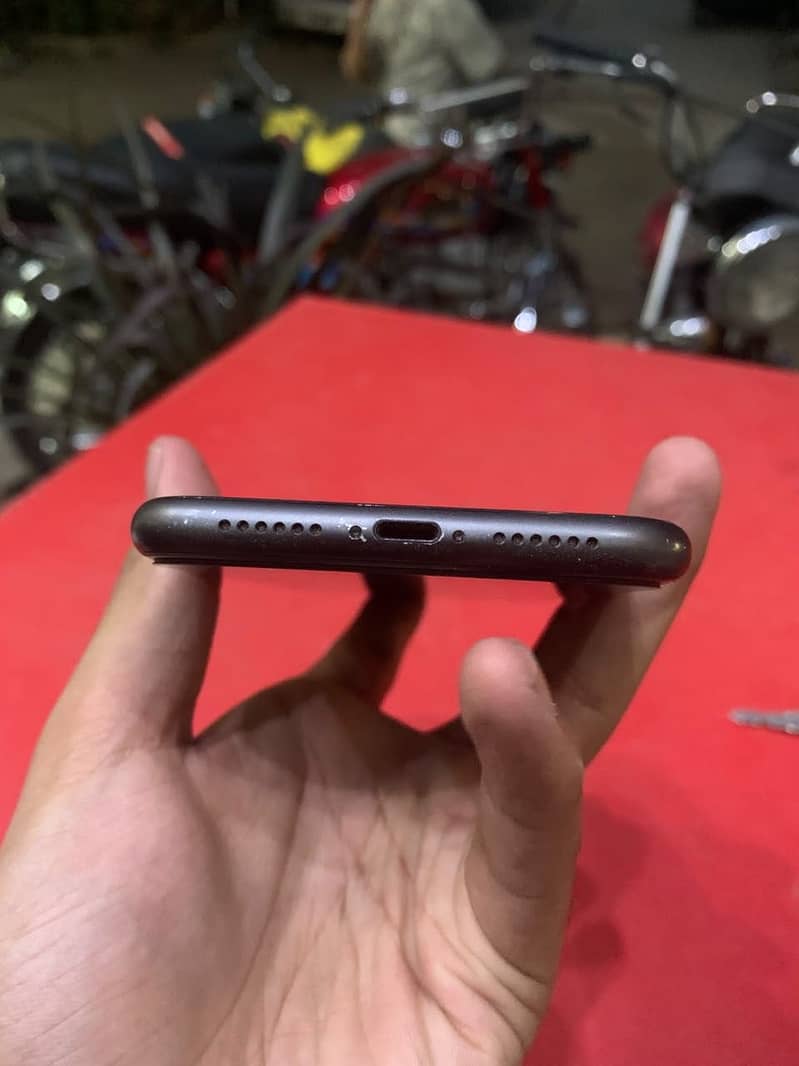 Apple iPhone 11 8