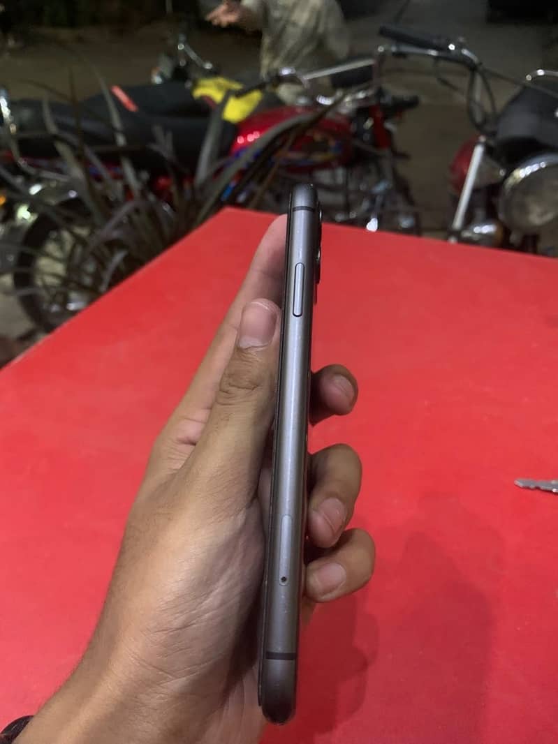 Apple iPhone 11 9