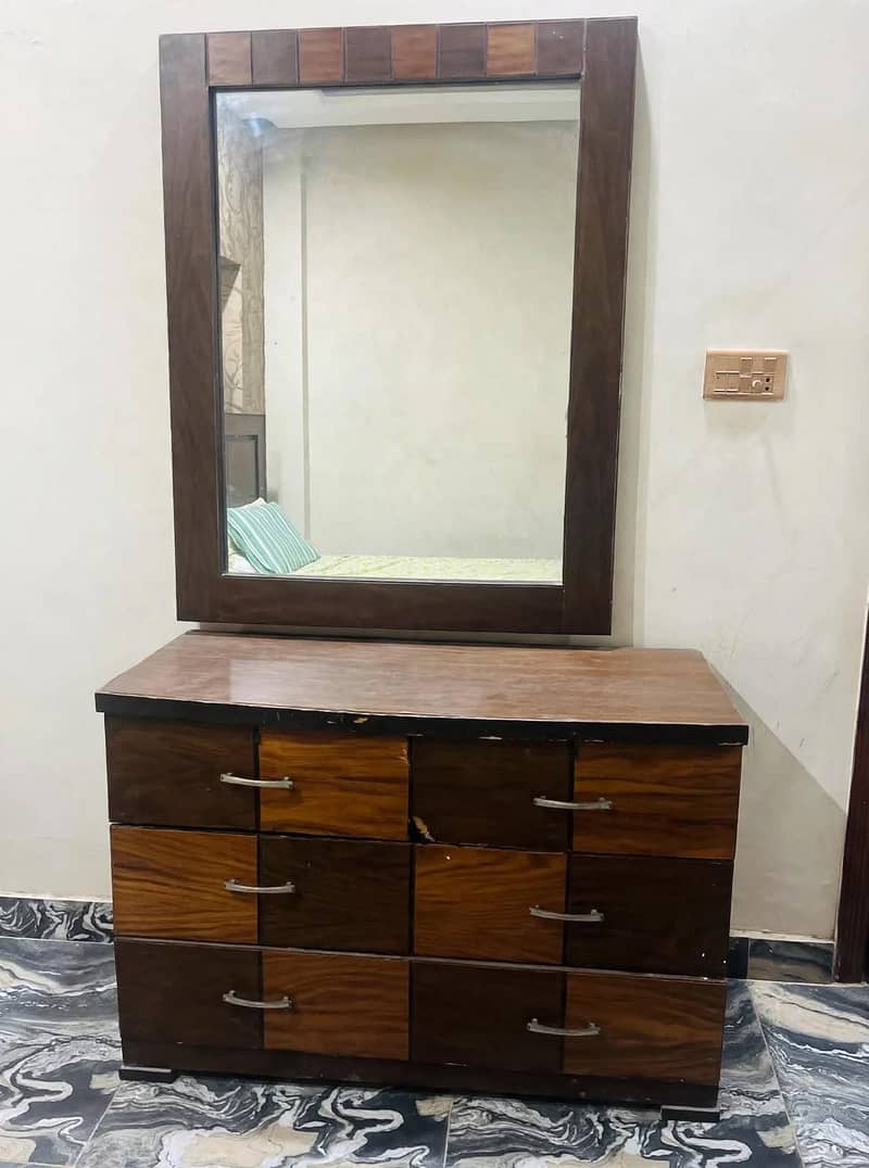 Dressing table 0