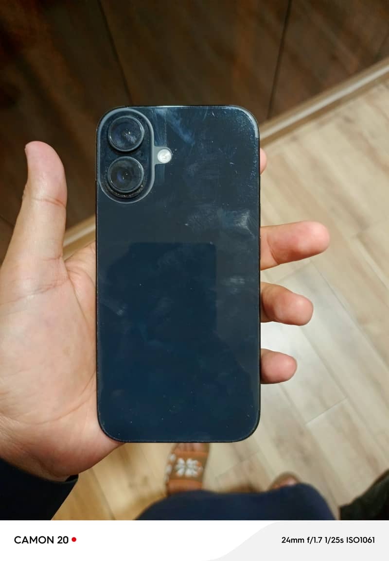 Apple iPhone 16 4
