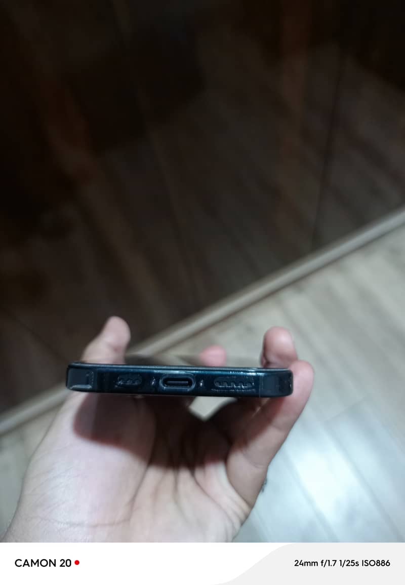 Apple iPhone 16 6