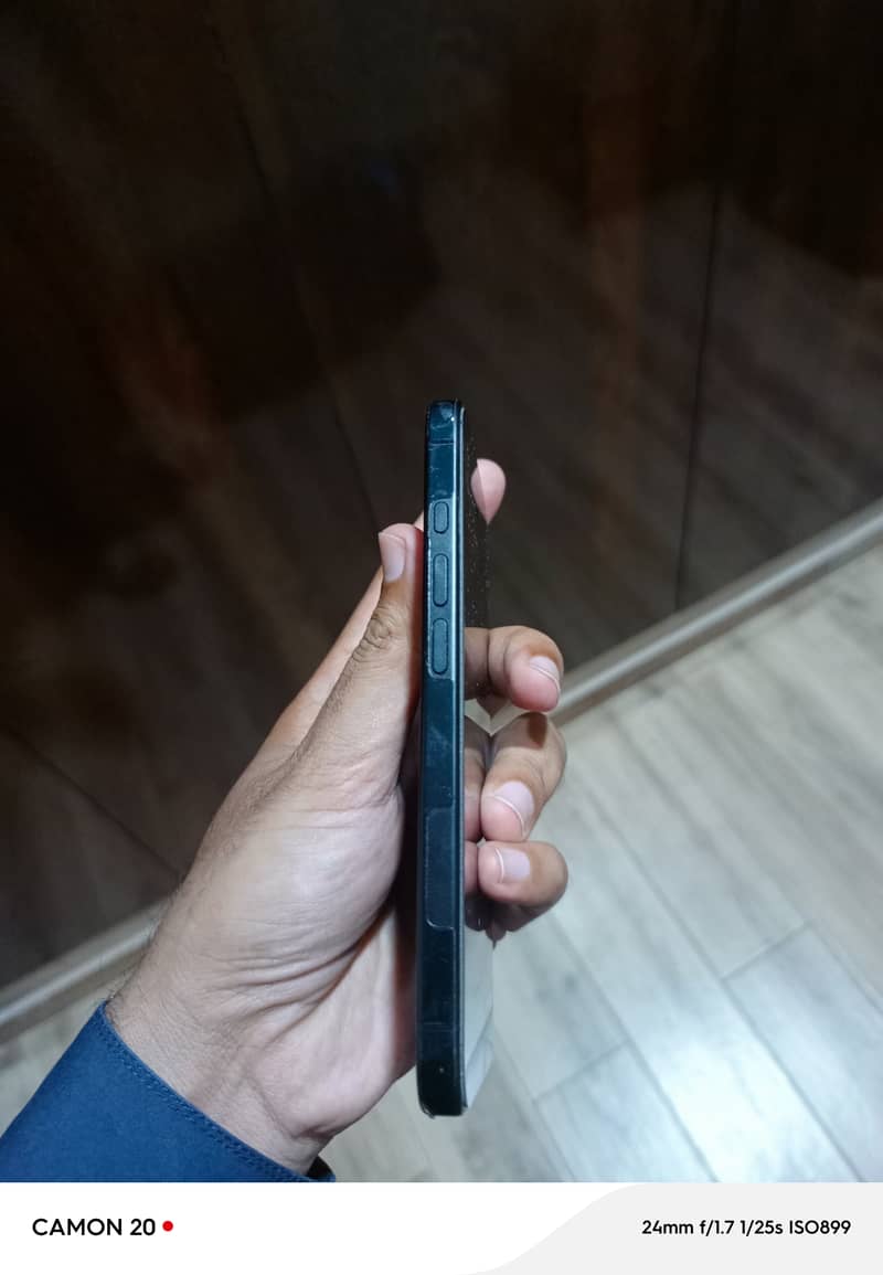 Apple iPhone 16 7