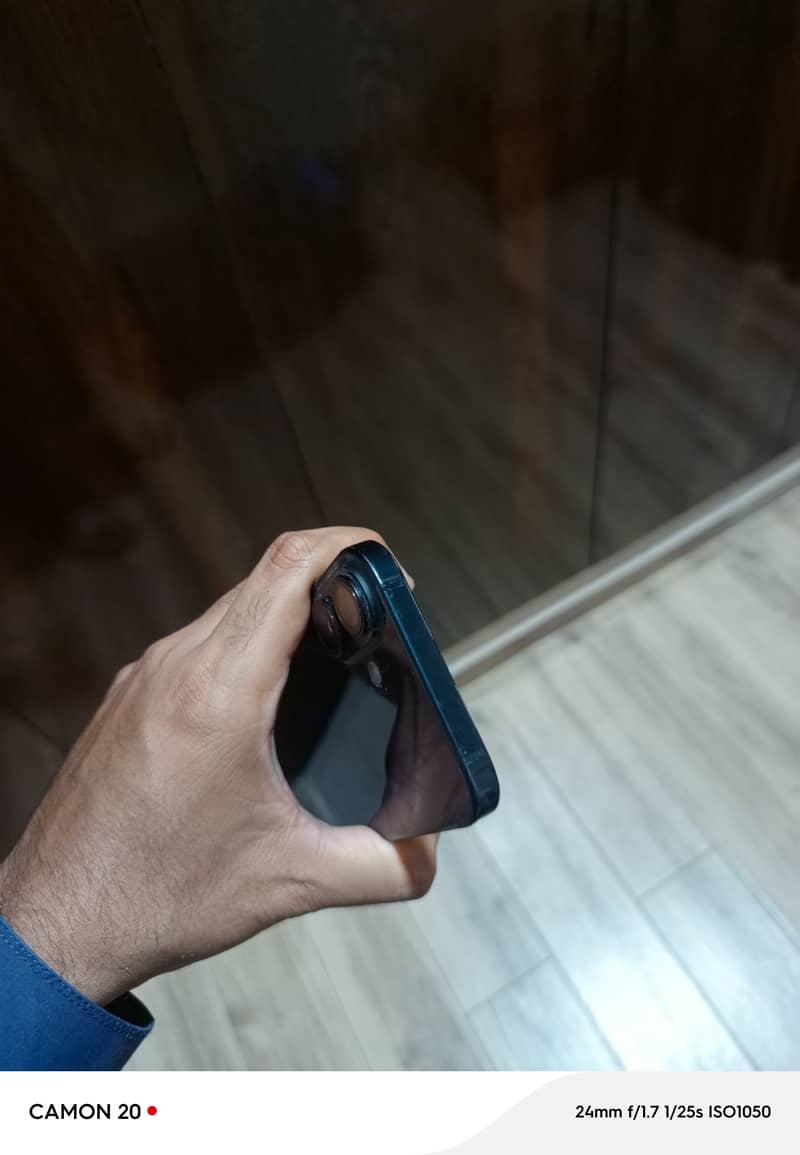 Apple iPhone 16 8