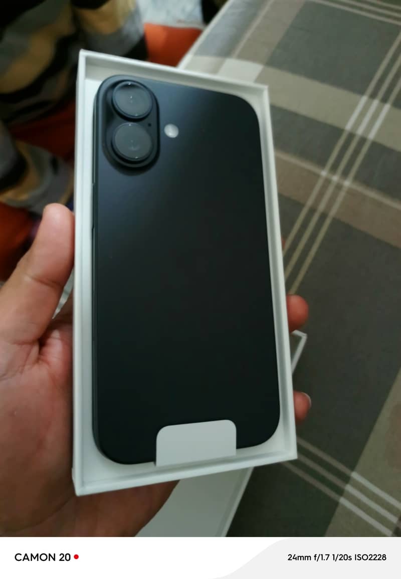 Apple iPhone 16 9