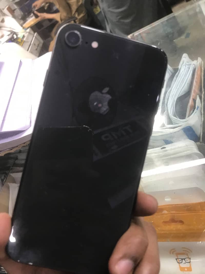 Apple iPhone 8 1
