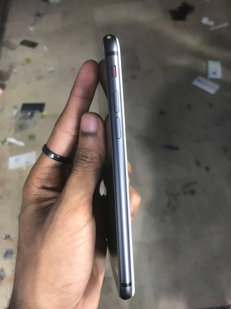 Apple iPhone 8 4