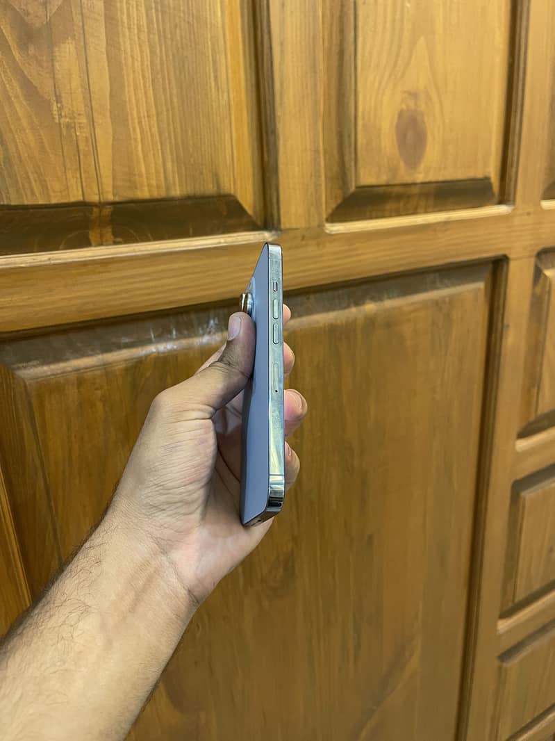 Apple iPhone 13 Pro 4