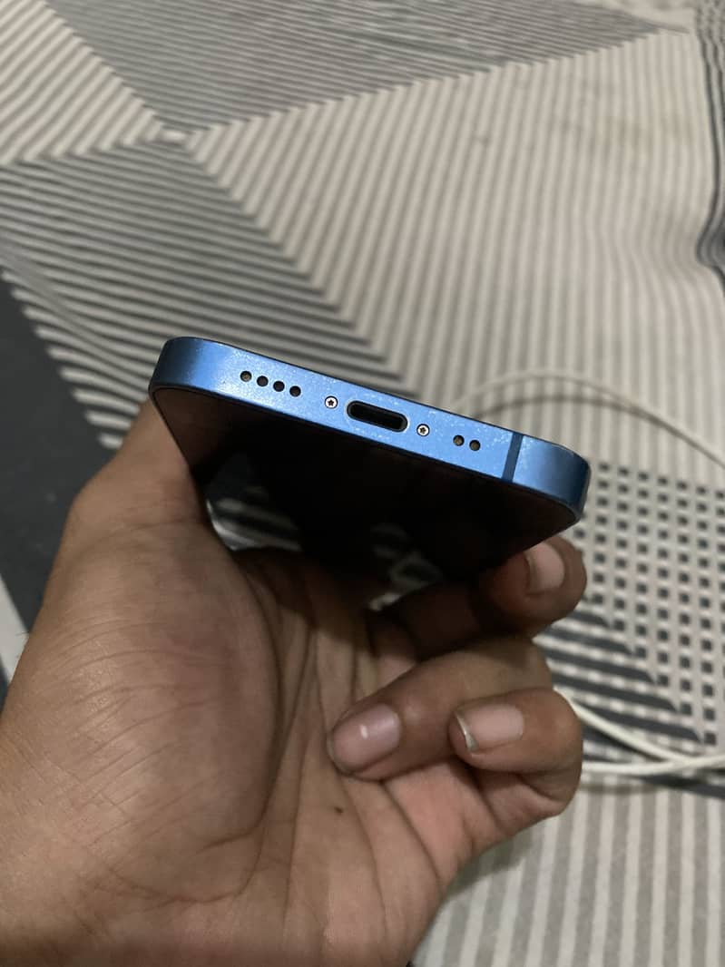 Apple iPhone 13 mini 4