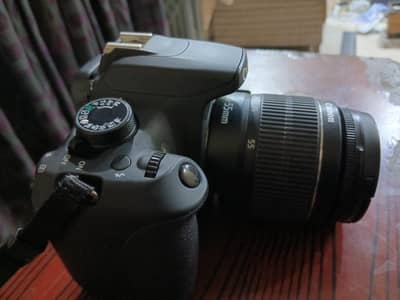 ​Canon EOS Rebel T5 (DS126491) - Good Condition with Charger