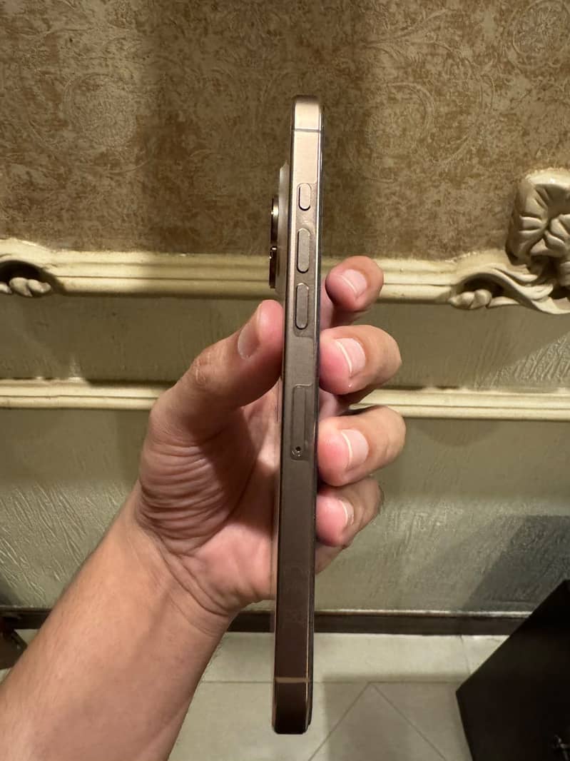 Apple iPhone 16 Pro Max 5