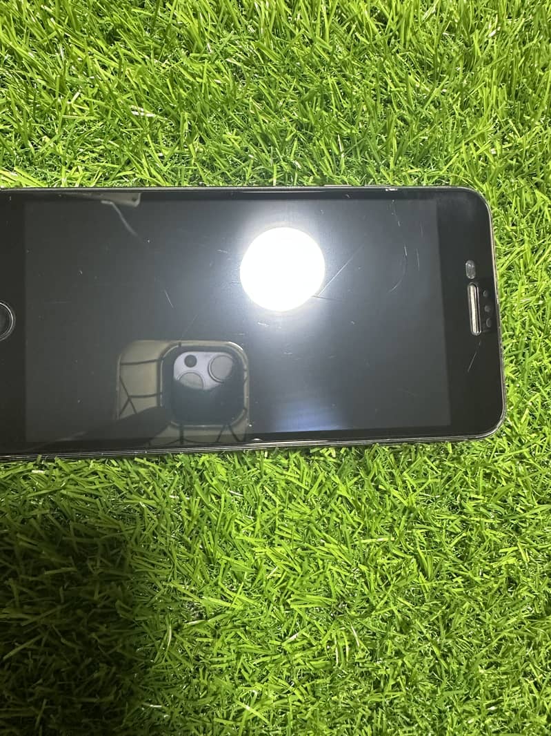 Apple iPhone 7 Plus 0