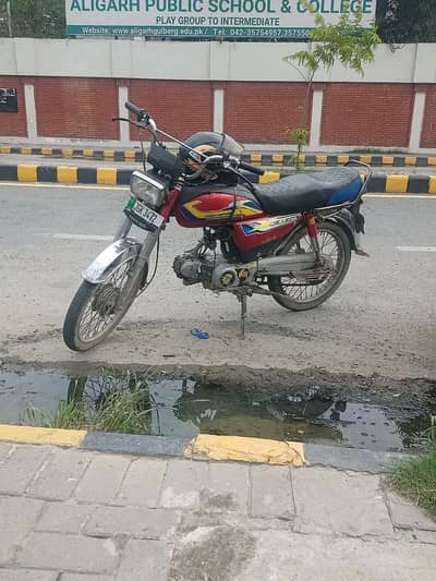 cd 70 bike sale Karni ha agar Kisi Bhai ko chaiy to rabta kry RS 50000