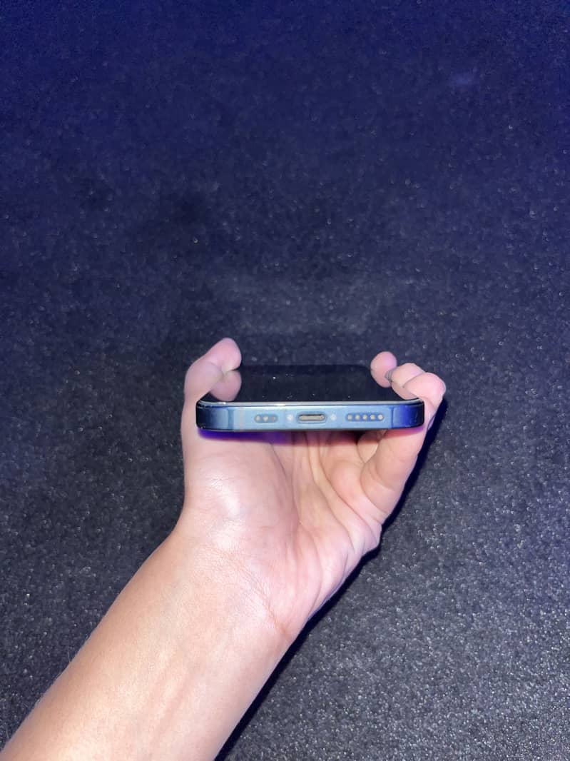 Apple iPhone 13 2