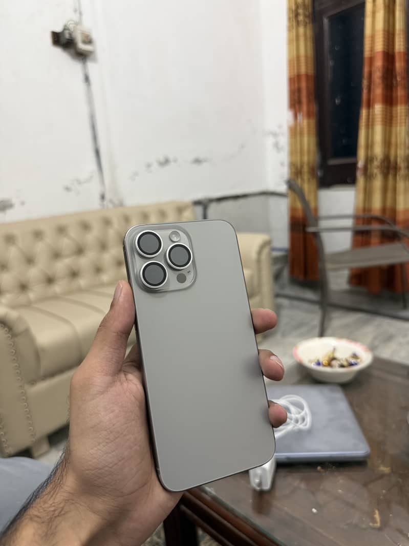 Apple iPhone 15 Pro Max 0