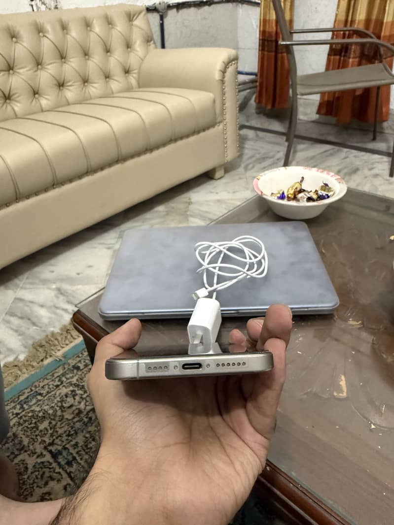 Apple iPhone 15 Pro Max 1