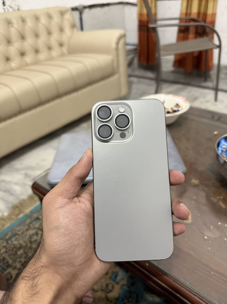 Apple iPhone 15 Pro Max 3