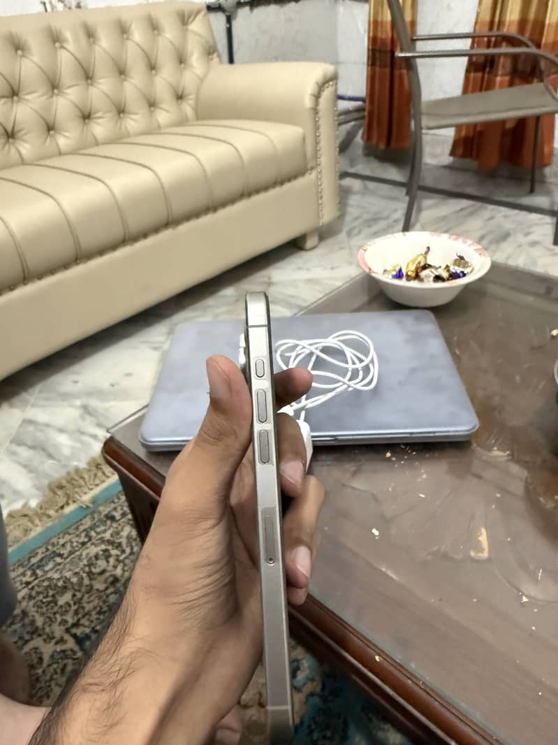 Apple iPhone 15 Pro Max 4