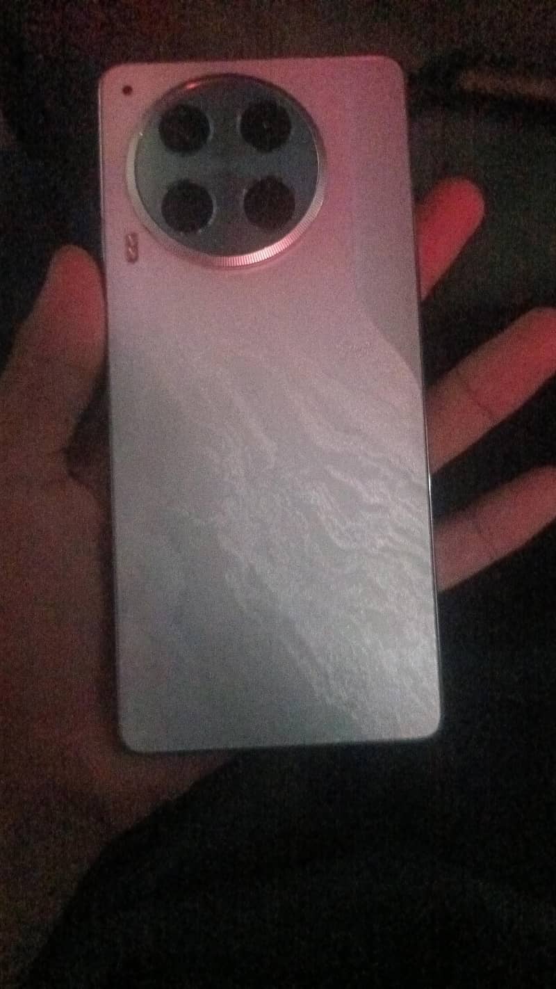 Tecno CAMON 30S 1