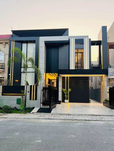 10 Marla Brand New Luxury House For Sale
