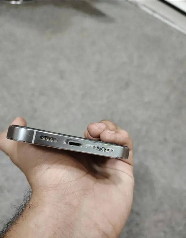 Apple iPhone 14 Pro Max 1