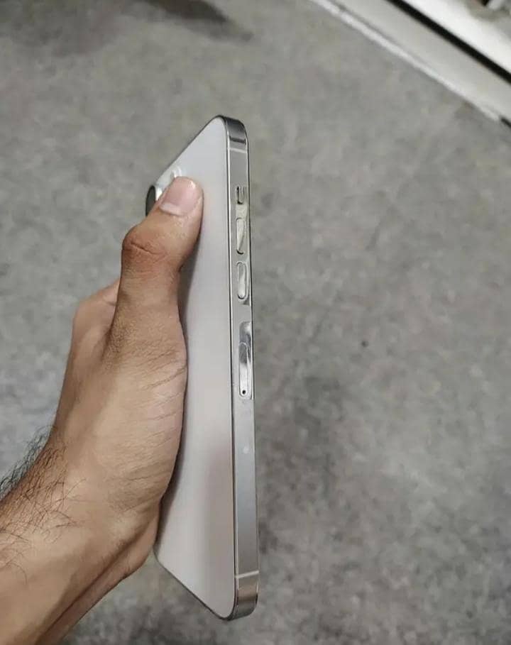 Apple iPhone 14 Pro Max 3