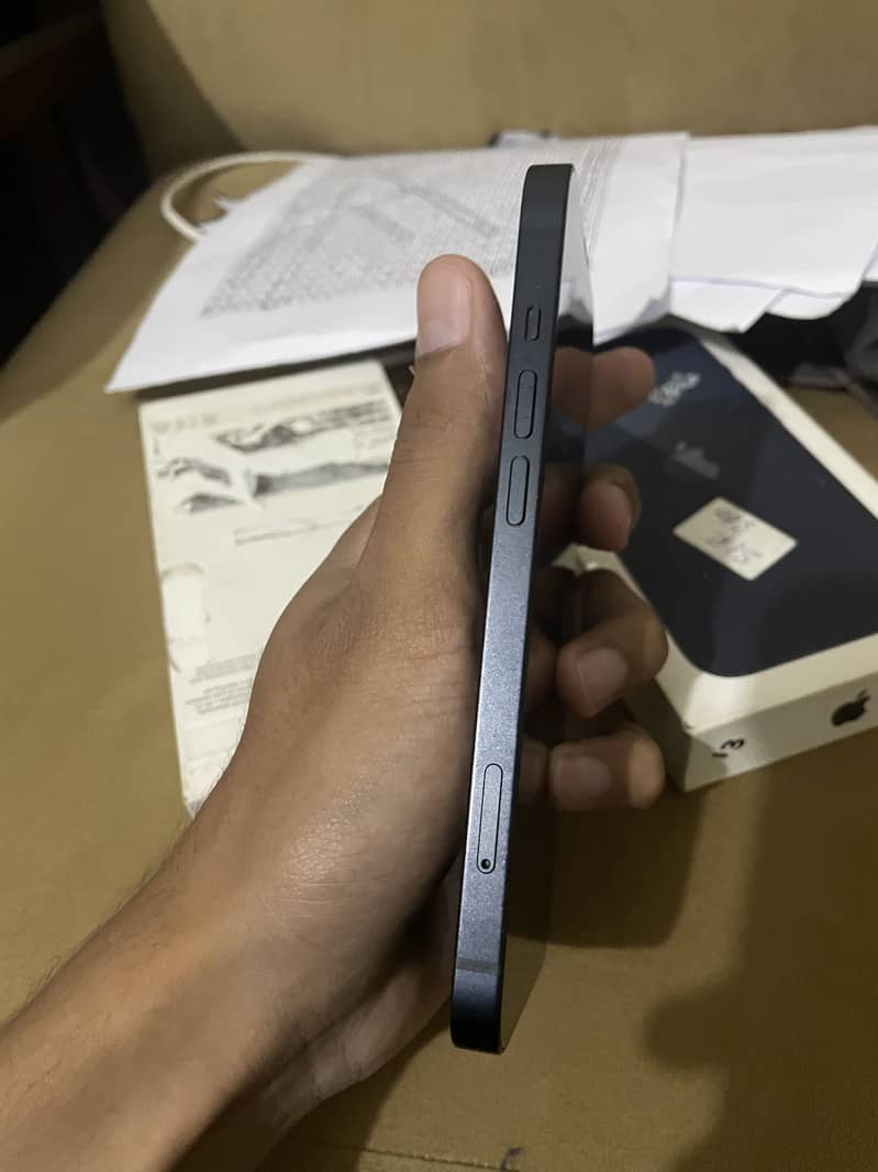 Apple iPhone 13 7