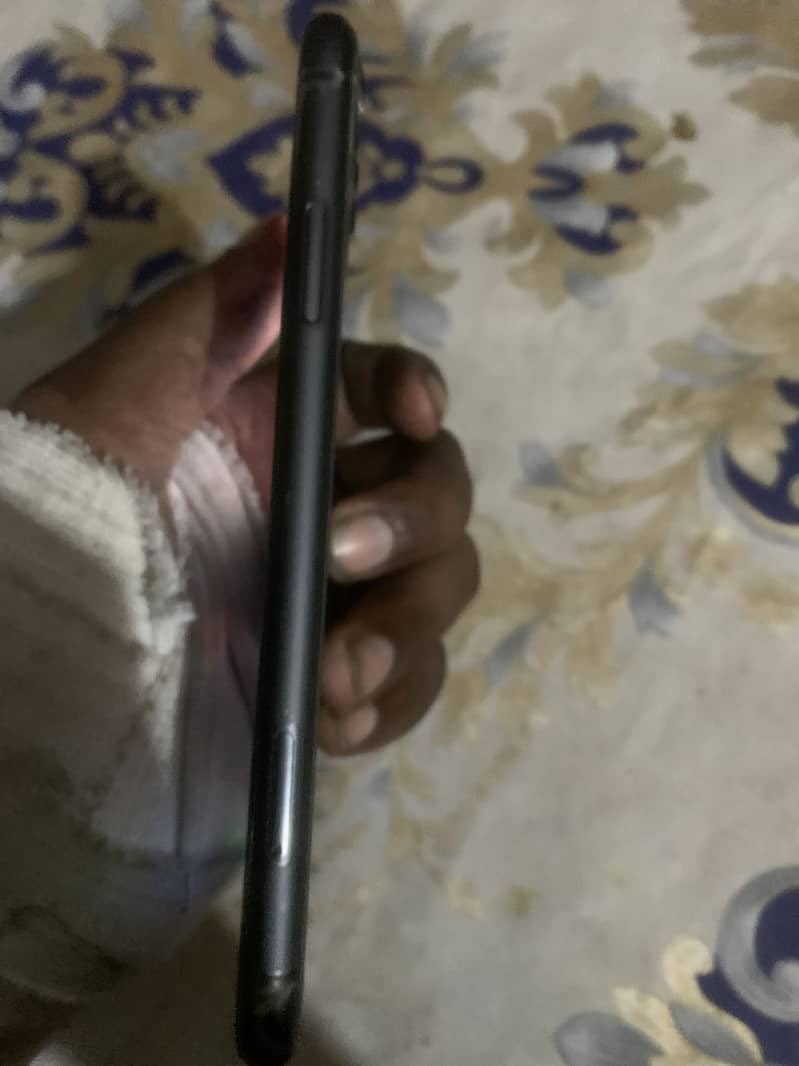 Apple iPhone 11 3