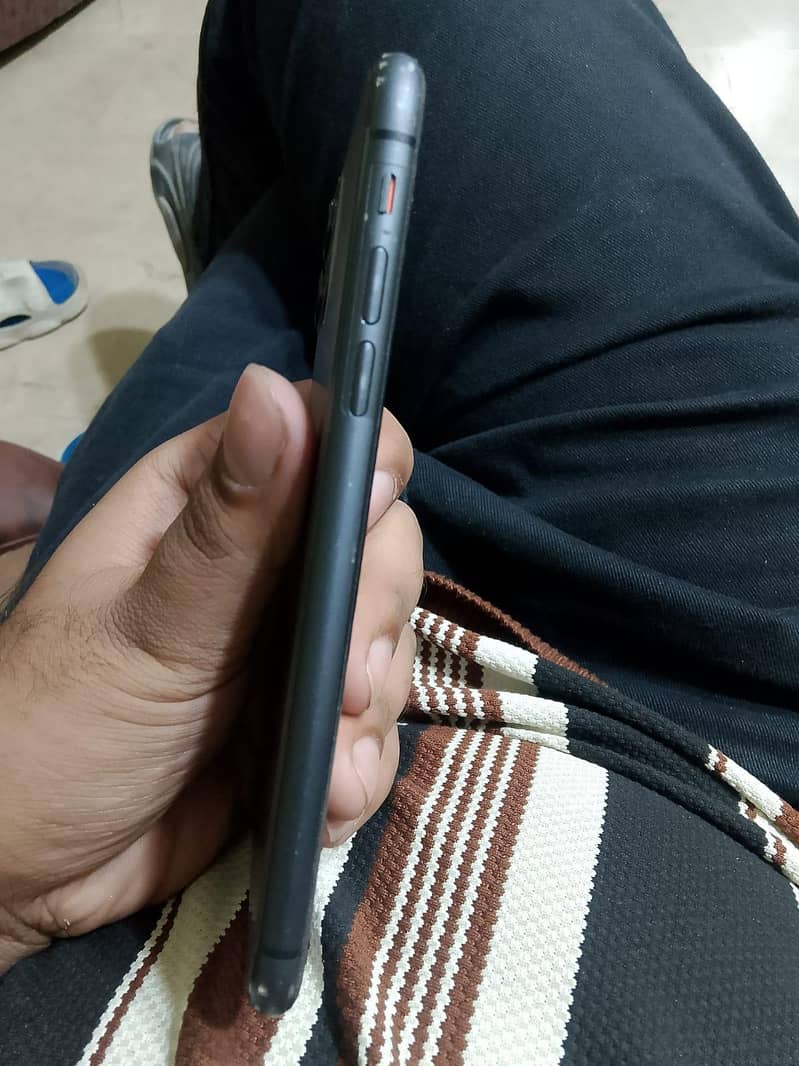 Apple iPhone 11 0