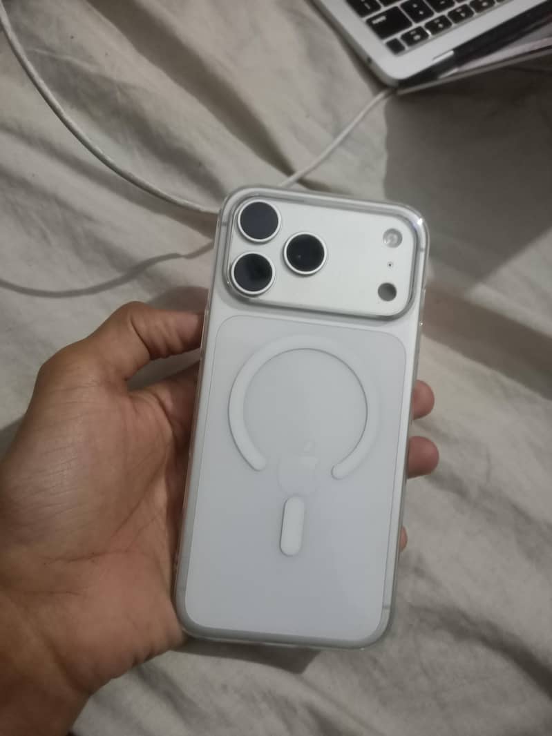 Apple iPhone 17 Pro Max jv 1