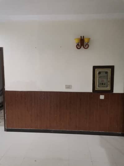Lower portion for Rent with Gas