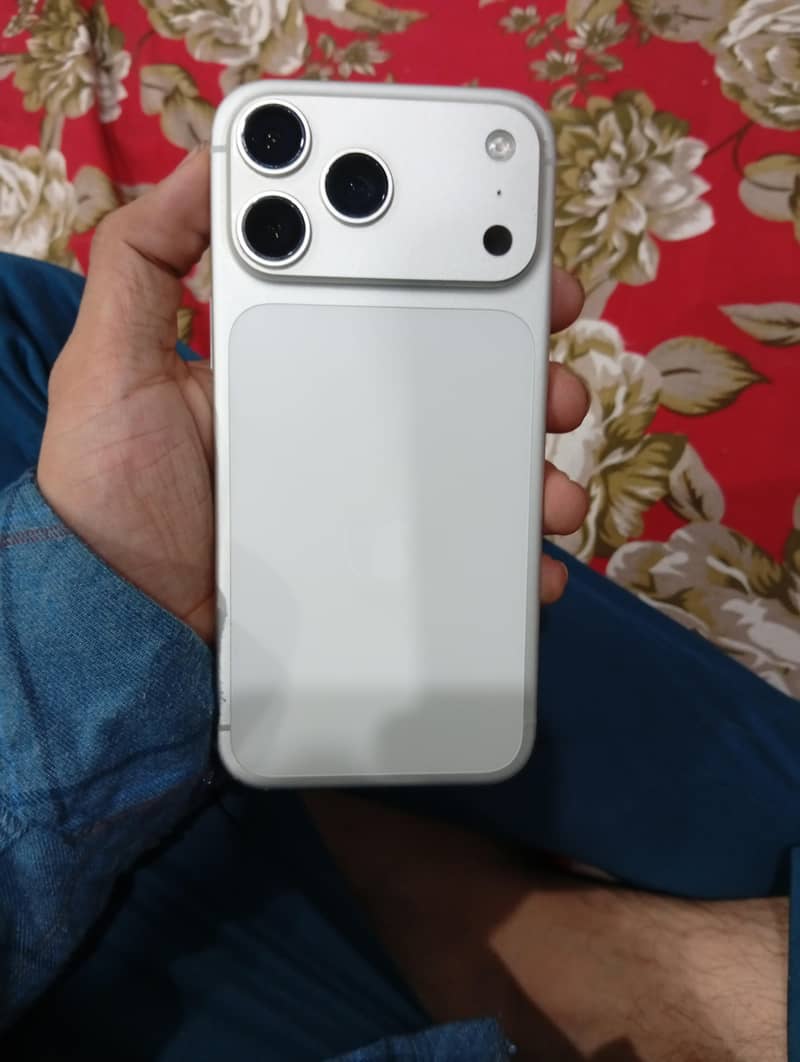 Apple iPhone 17 Pro Max 0