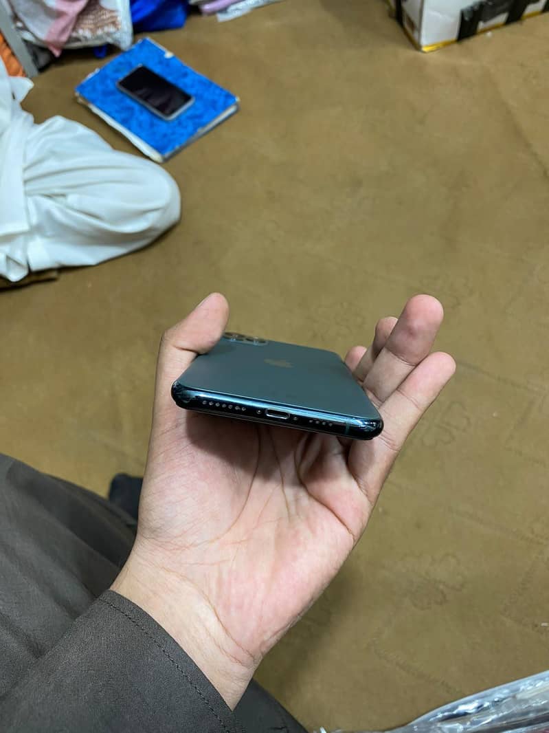 Apple iPhone 11 Pro Max 1