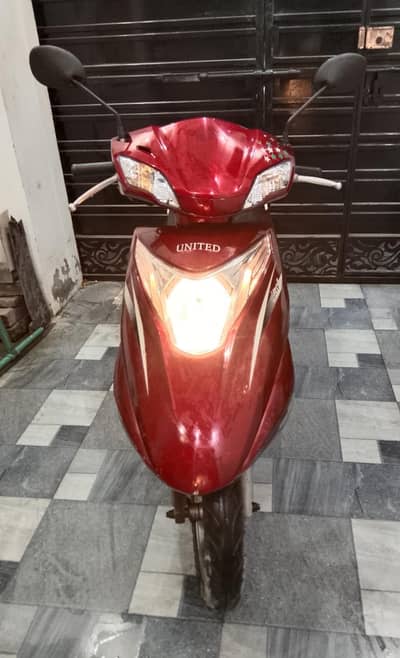 United Scoter 100 2024 model Red