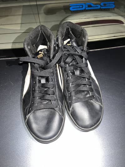 9/10 original puma shoes with QR code