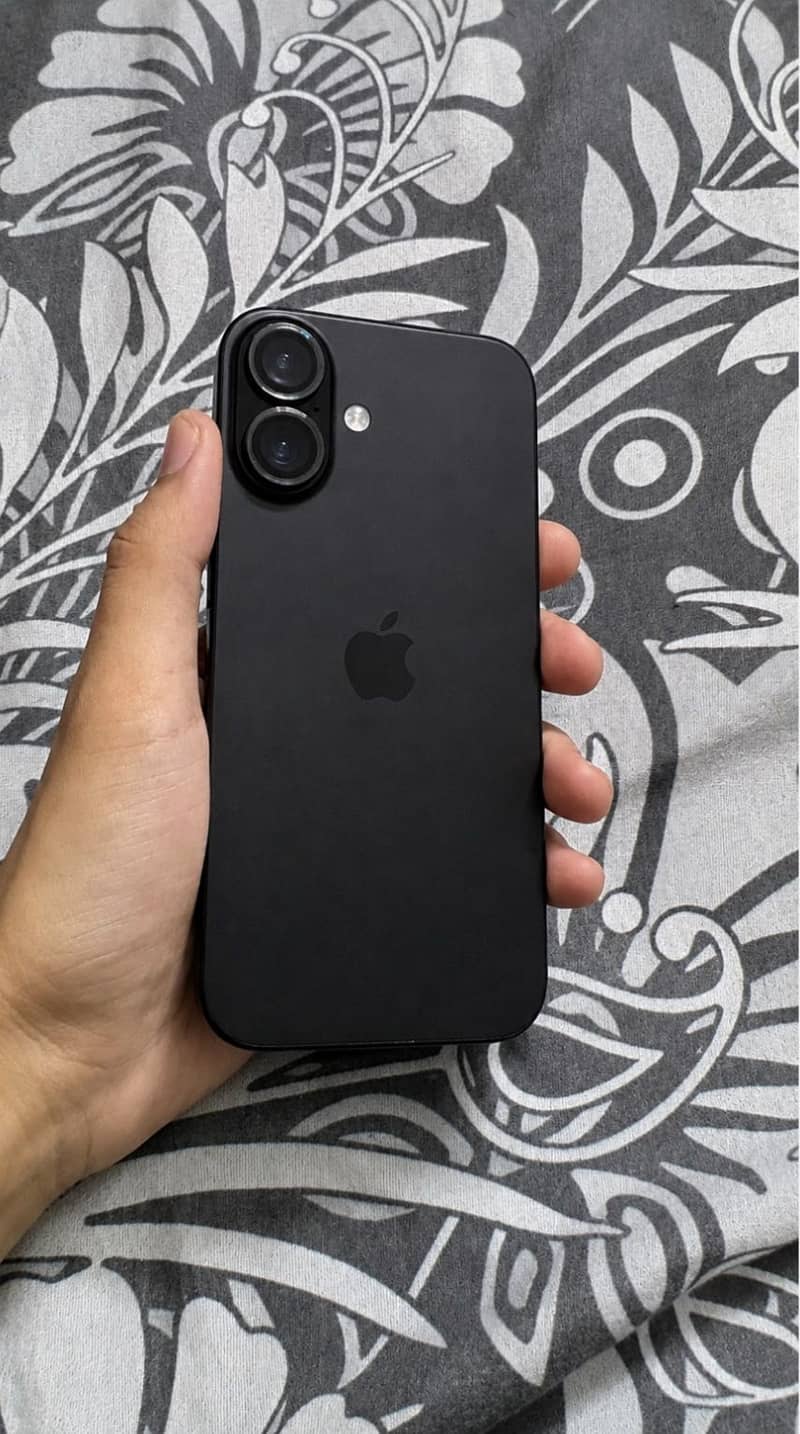 Apple iPhone 16 0