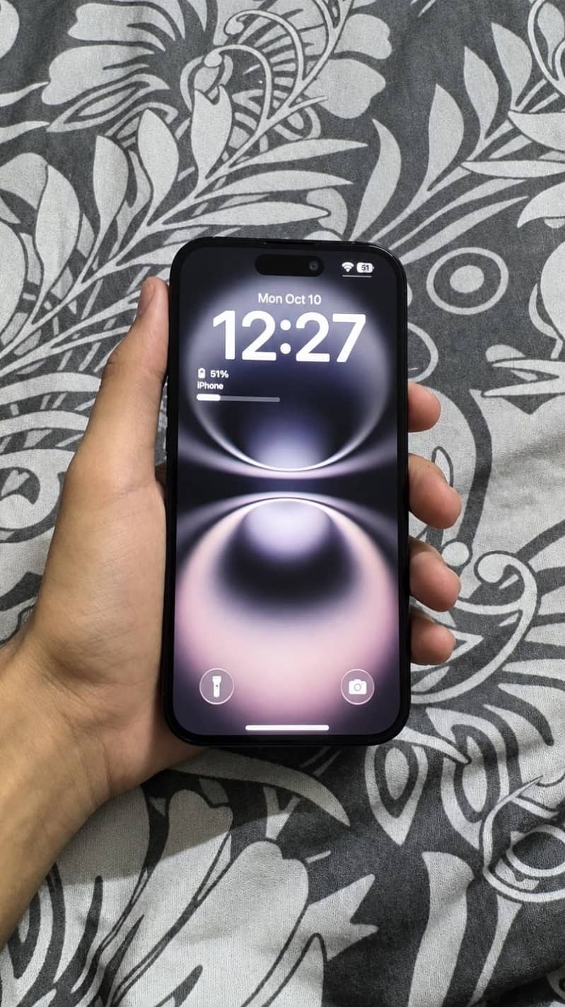 Apple iPhone 16 1