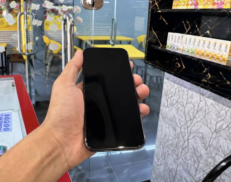 Apple iPhone 16 2