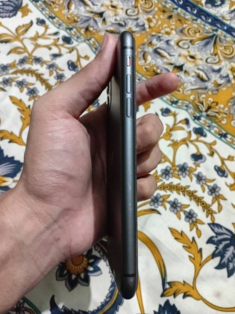 Apple iPhone 11 3