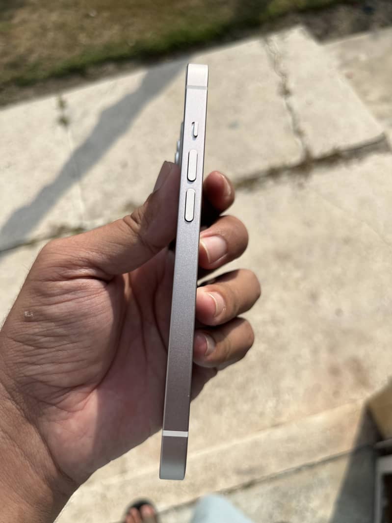 Apple iPhone 14 jv 4