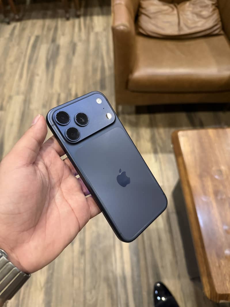 Apple iPhone 17 Pro Max 0